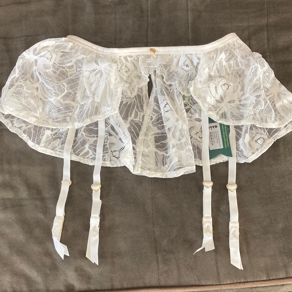 Syrn The Skirting Around Garter Skirt - Picture 4 of 5